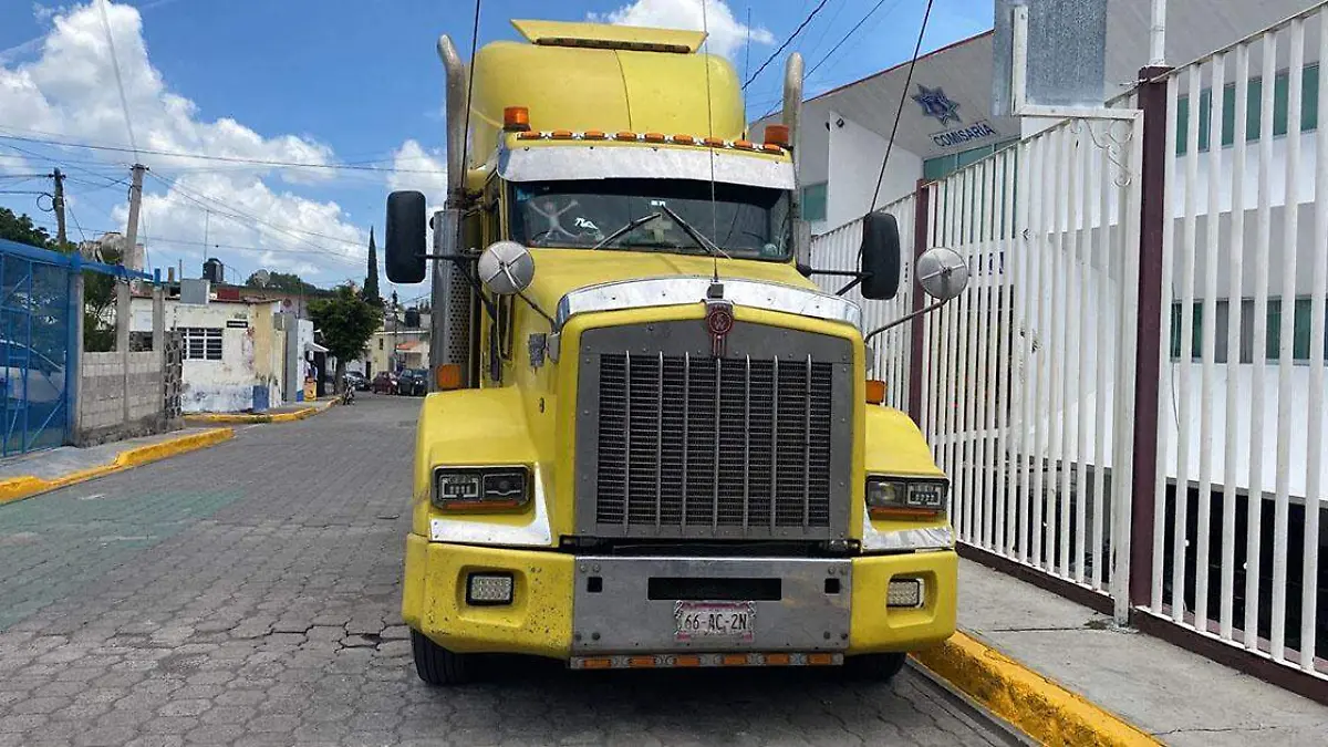 Un tractocamión que fue reportado como robado en el tramo de Arco Norte